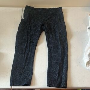 Lululemon crop leggings, size 8
